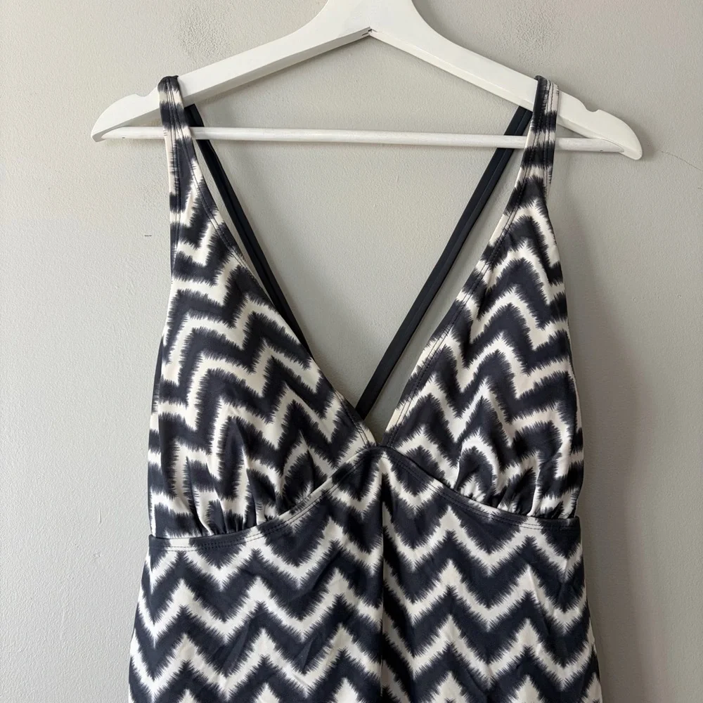 Liz‎ Lange Maternity One Piece Swimsuit XL - Picture 2 of 6